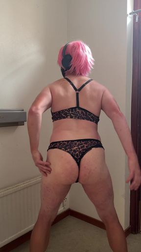 The Whore in Pink Playing and Masturbates Til She Cums