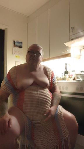 Gangstazz eating and Showing big ass and curvy body