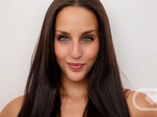 Sharing a Room with Your Crush Betzz on Vacation - Virtual Real Porn