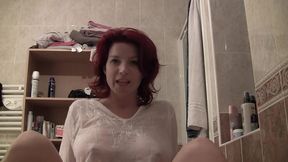 javais tres envie de faire pipi...venez me decouvrir autrement, plus ...