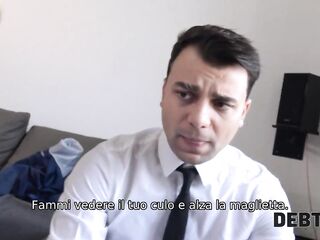DEBT4k. Un grosso debito è il motivo per cui la ragazza viene scopata in presenza dello sposo