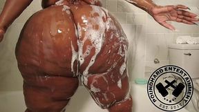 Gigantic Booty Oil Rub & Clap: Full Vid in Membership