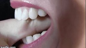 I morsi divini di Eleonore - Divine bites of Eleonore ( BITING ) ( WMV - MOBILE VERSION )