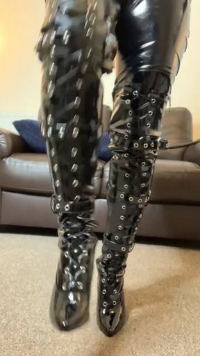 Shiny catsuit worship ✨