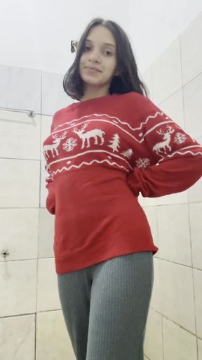 Hot Brunette Shows off Her Beautiful Breasts in the Bath