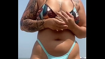 Encontrei um fã_ na Praia e Deixei ele passar bronzeador em mim