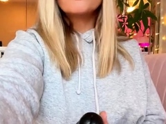 Hot amateur blonde pregnant toying her pussy solo