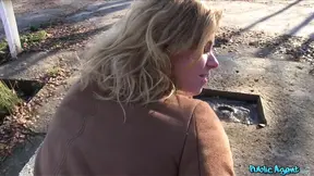 Public Porn, Grateful Babe shows her Gratitude with a Suck