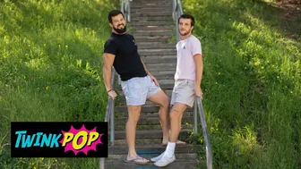 Bearded hunk Brysen deepthroats Griffins big cock then rides bareback