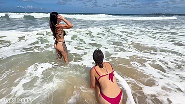 Tropical Wet Threesome with Kinky Mary