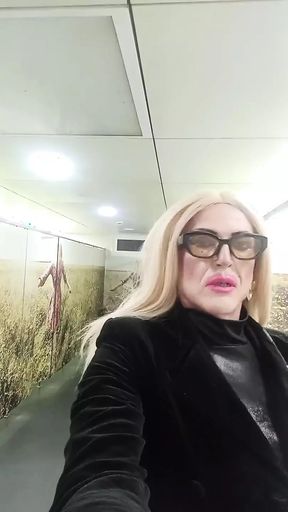 Blonde in Gallerie