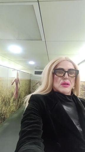 Blonde in Gallerie