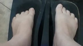 Worship my pretty feet