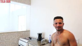 rapidinha com a milf gostosa na cozinha antes dela sai com as amigas