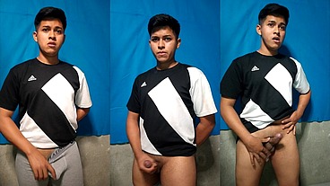 Alan Tokers sé masturba en su habitación