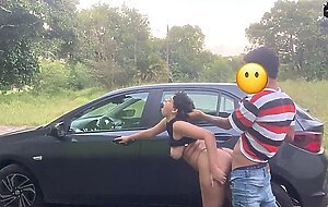 rabuda gostosa fode com uber em sitio abandonado , ela disse que tava doendo