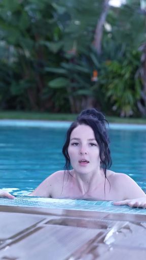 Laurine takes off her clothes for a steamy lift
