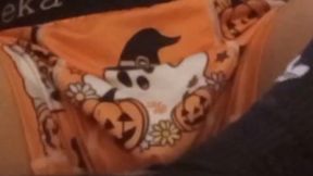 Halloween twink Jon Arteen blows up balloons then blows his load while humping them
