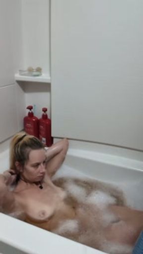 2nd bath with yellow fizzy, it looks like pee