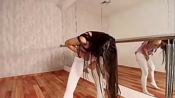 Juicy teen twerker gets nasty, solo finger-fucking her own sweet spot