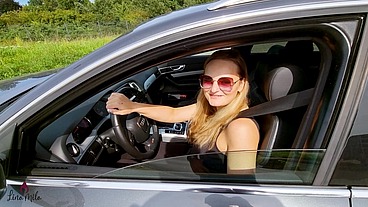 WICHSEN WÄHREND DER FAHRT?! PERVERSER ANHALTER SPRITZT DREIST IM AUTO AB!