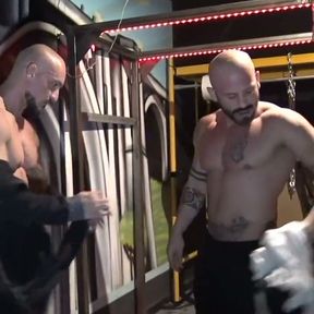 Muscle Boy Fucinf Raw in Sloing