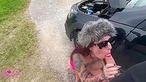 Sacanagem Em Local Publico - Dei A Buceta Pra Ele Me Ajudar Com O Carro