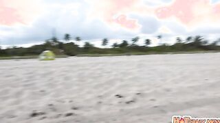 Kate Bloom is a tight little spinner who has found herself at the beach without