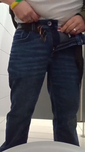 Pissing #019