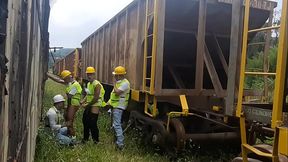 OS OPER&Aacute_RIOS PEGARAM PESADO NA HORA DO ALMO&Ccedil_O FUDERAM O COLEGA PASSIVO E DERAM MUITO LEITE DE SOBREMESA