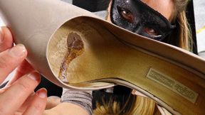 Lady Nora - Settling your gambling debts - small version