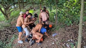 o que os homens fazem quando estao longe de suas esposas? eles comem o cu de outros homens para fortalecer a amizade e aliviar a tesao.