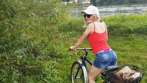 Bike tour ends with a double load of cum ...