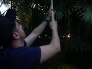 Ver trabajar a mi empleado me excita tanto que termino follándolo muy rico - ABBY CARTER