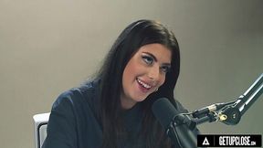 Showing off how to reach on orgasm after a podcast - Gal Ritchie