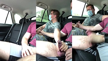 Dotado pegou Uber compartilhado e o outro passageiro bateu uma punheta junto no banco de trás quase rolou flagra