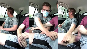 Dotado pegou Uber compartilhado e o outro passageiro bateu uma punheta junto no banco de trás quase rolou flagra