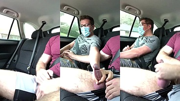 Dotado pegou Uber compartilhado e o outro passageiro bateu uma punheta junto no banco de trás quase rolou flagra