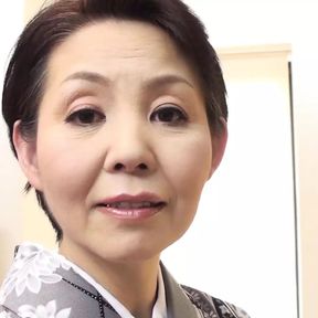 M615G03 A neat mature woman with short hair that looks good in kimono!