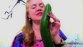 EuropeMaturE One Mature Her Cucumber and Her Toy