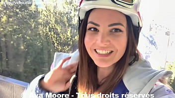 Ava Moore - Salope fran&ccedil_aise s&#039_exhibe, se gode et jouit sur les pistes de ski