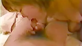 Milf Asiática de Cabello Corto Chupando Un Rico Pene Lechoso