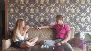 Bror assfucks amatør små bryster teenager luder og giver klistret creampie med stor pik