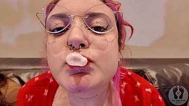 FOUR GIRLS CHEWING GUM FETISH TOGETHER SFW 4K