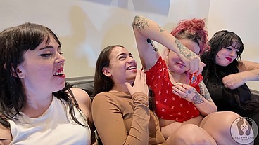 FOUR GIRLS CHEWING GUM FETISH TOGETHER SFW 4K