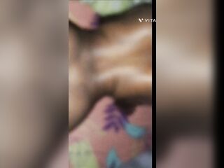 Mi vecina me pide ayuda y termino dándole en su coño