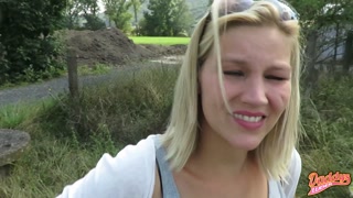 Von Frankfurt bis Berlin gepisst (4xgepullert)