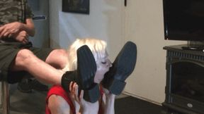 Mia licks male feet (HD)