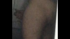 Novinho do RJ filmado tocando uma no banheiro escondido