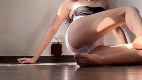 hot yogacameltoe(short shorts)worship(barefoot goddess)
